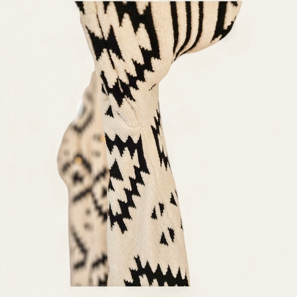 Kamana Aztec Print Chenille Cardigan – Size Large - Picture 2 of 9